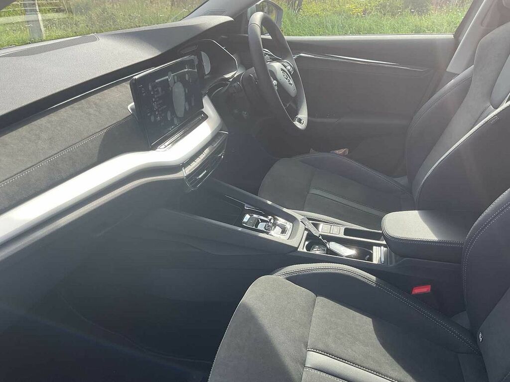 Compare Skoda Octavia Hatchback 2.0Tdi 150Ps Se L Scr Dsg HY73TTU Grey
