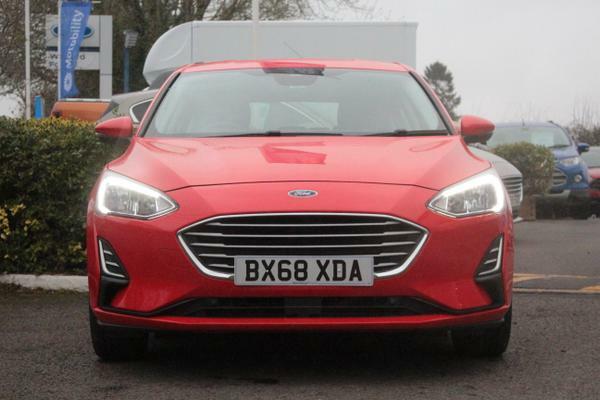 Compare Ford Focus 1.0 85Ps Style Bx68xda BX68XDA Red
