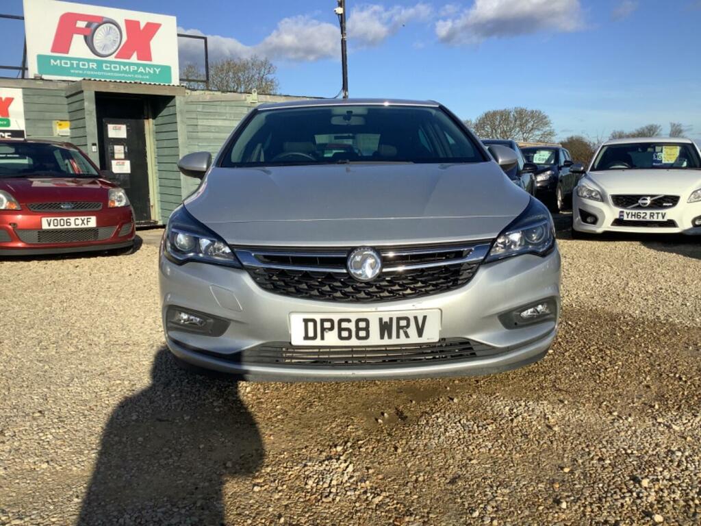 Compare Vauxhall Astra Hatchback 1.4 DP68WRV Silver