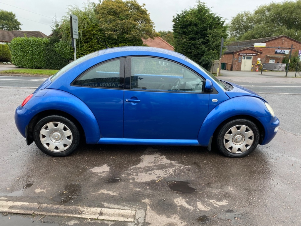 Compare Volkswagen Beetle 1.6 16V VA02DZM Blue