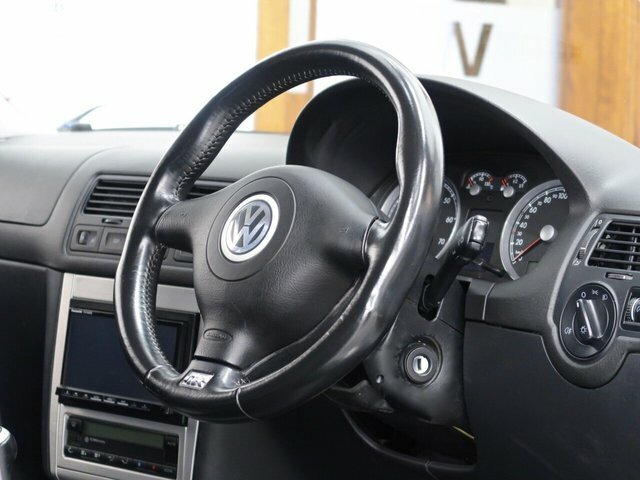 Compare Volkswagen Golf V6 R32 Dsg 4Motion YC53NLW Silver