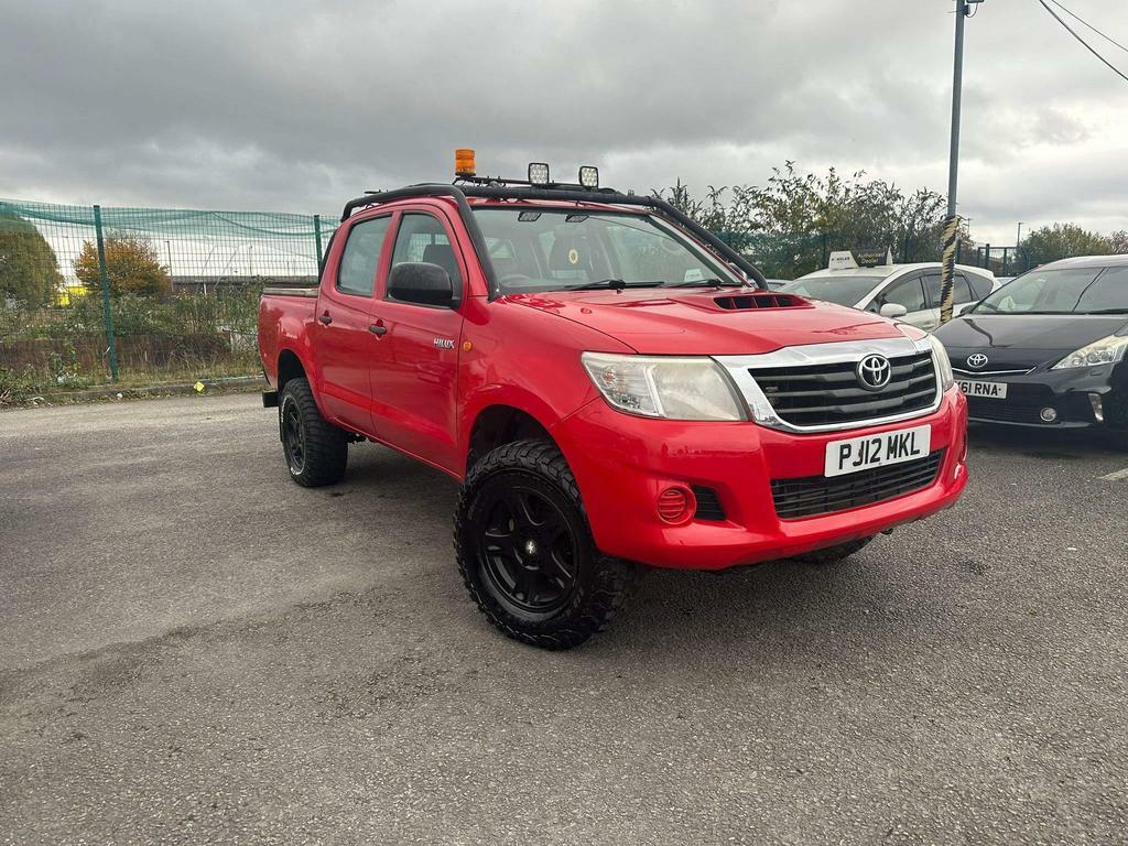 Compare Toyota HILUX 2.5 D-4d Hl2 Pickup Extra Cab 4Wd Euro 5 PJ12MKL Red