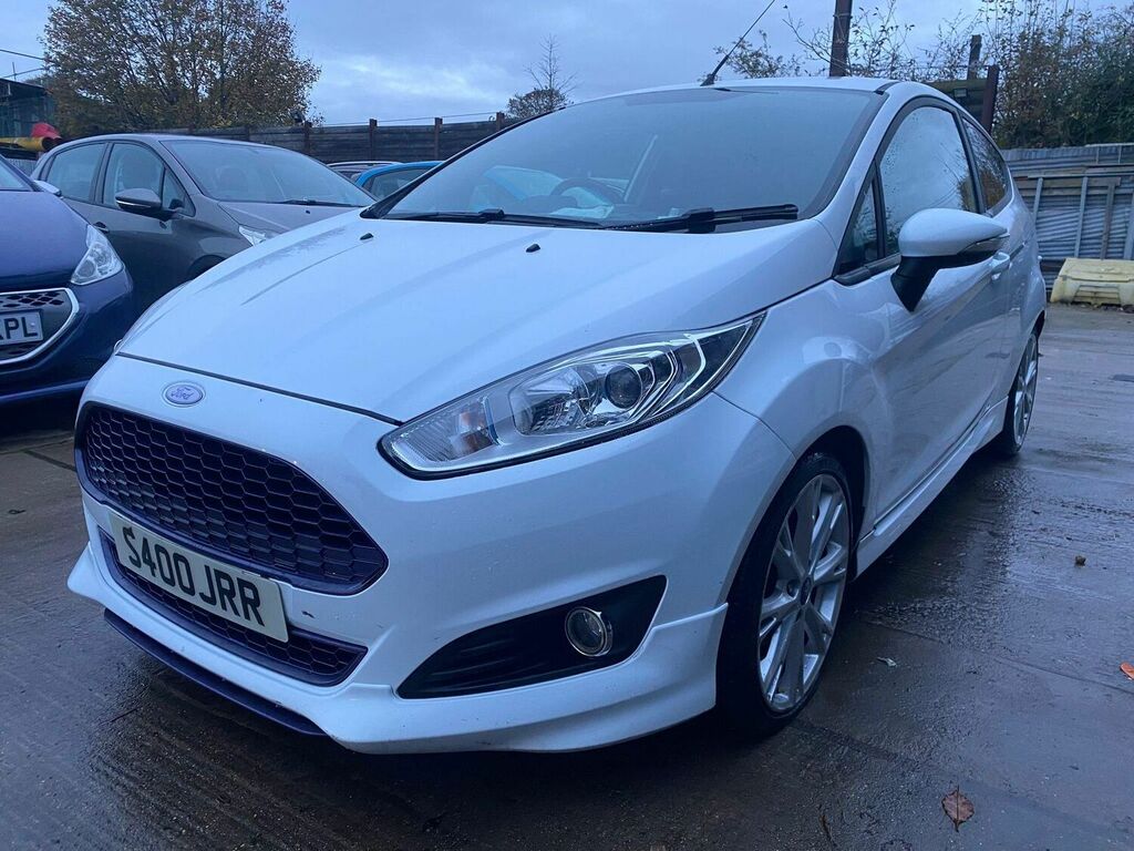 Compare Ford Fiesta Hatchback 1.0T Ecoboost Zetec S Euro 5 Ss S400JRR White