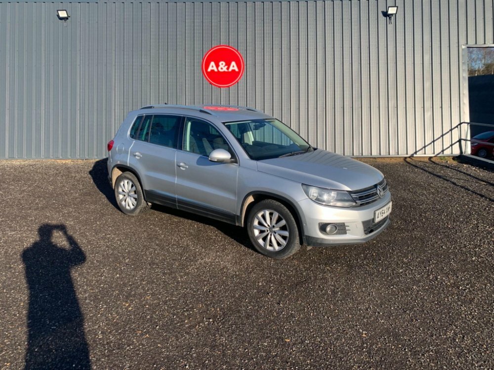 Compare Volkswagen Tiguan 2.0 Tdi Bluemotion Tech Match 2Wd Euro 5 Ss AY64XWH Silver