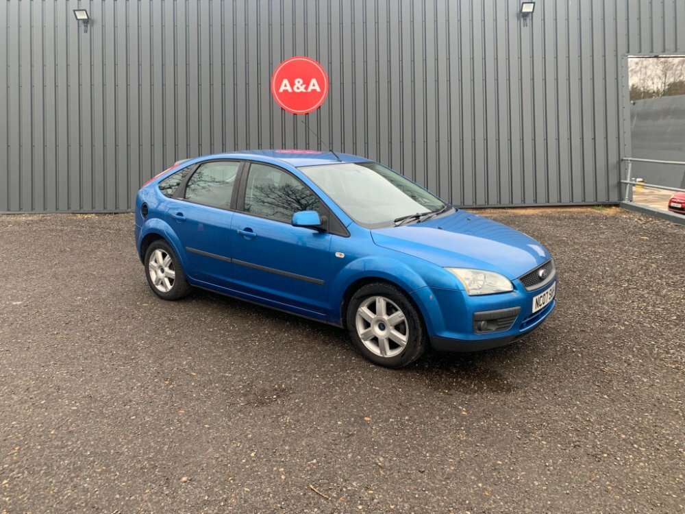Compare Ford Focus 1.6 Sport NC07SUH Blue