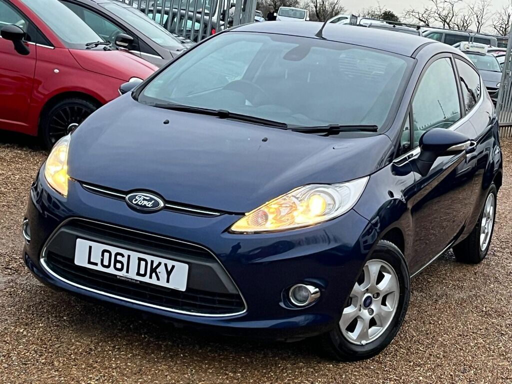 Compare Ford Fiesta Hatchback 1.6 Tdci Econetic Dpf Titanium 2011 LO61DKY Blue