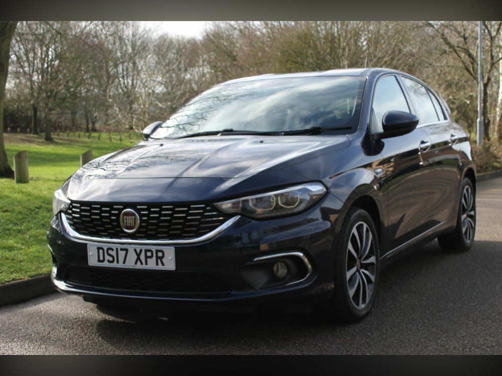 Compare Fiat Tipo T-jet Lounge 5-Door DS17XPR Blue
