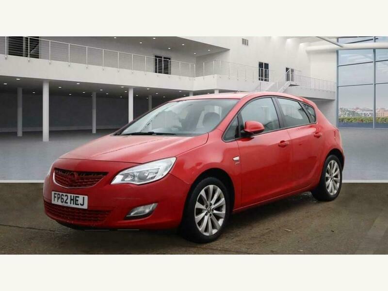 Compare Vauxhall Astra 1.6 16V Active Limited FP62HEJ Red