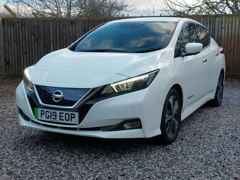 Compare Nissan Leaf 110Kw N-connecta 40Kwh PG19EOP White