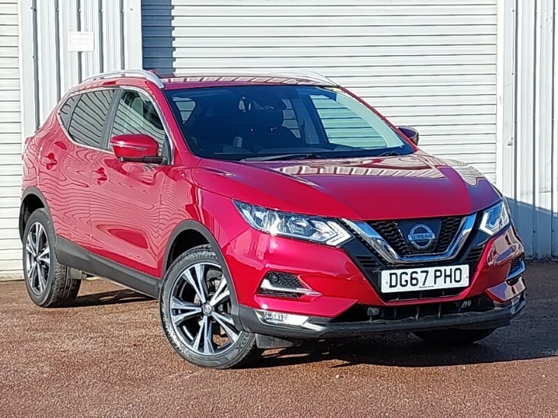 Compare Nissan Qashqai N-connecta Dci DG67PHO Red