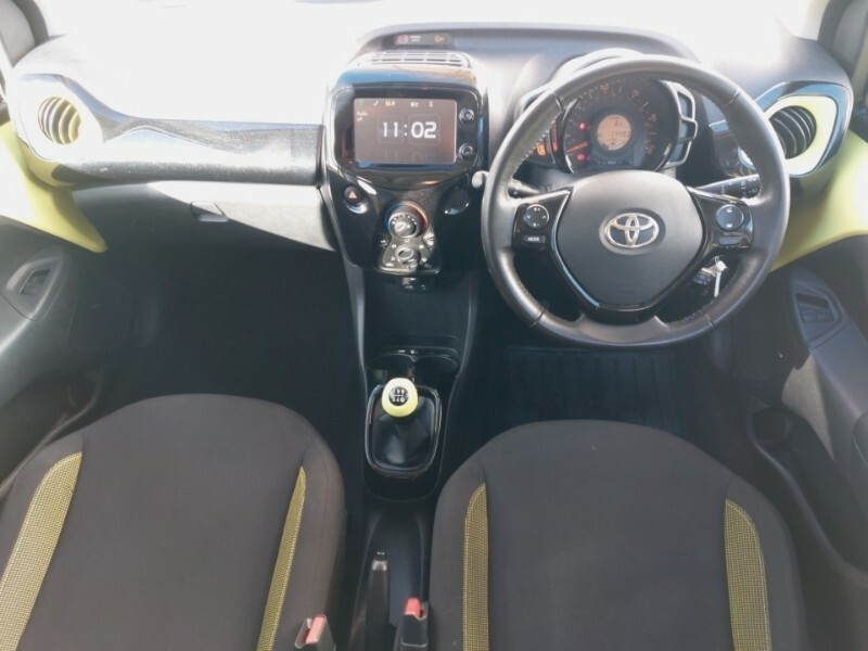 Compare Toyota Aygo 1.0 Vvt-i X-cite 3 DC16OYJ Yellow