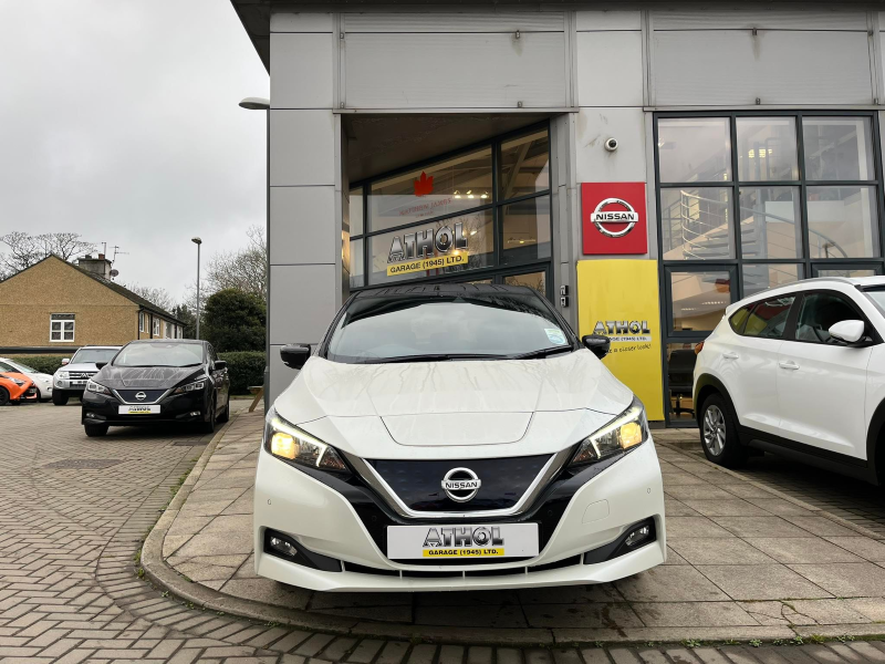 Compare Nissan Leaf 40Kw N-connecta PMN599Y White