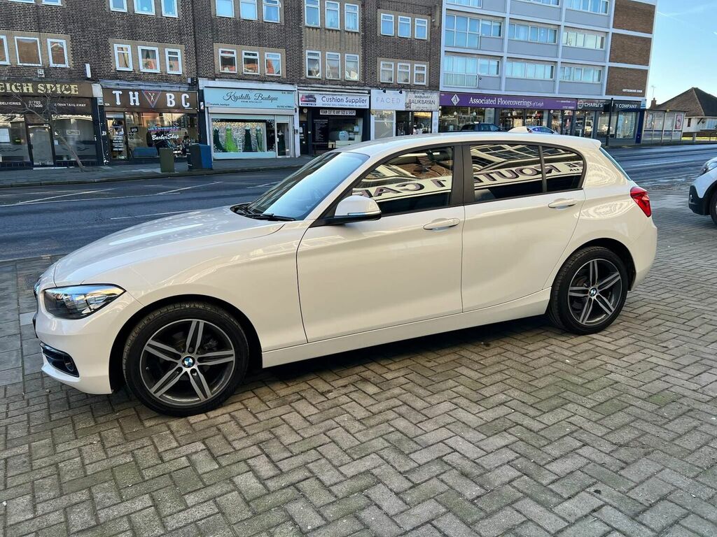 Compare BMW 1 Series 118D Sport LY19HKO White