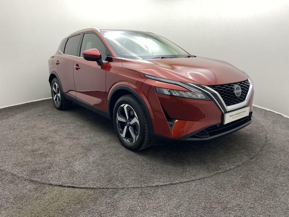 Compare Nissan Qashqai 1.3 Dig-t Mh N-connecta Glass Roof OE72YGH Red