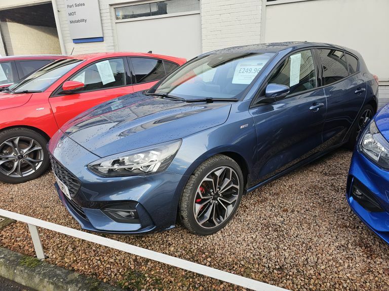 Compare Ford Focus 1.0 Ecoboost Hybrid Mhev 155 St-line X Edition ST70OTL Blue