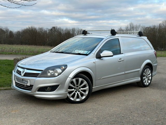 Compare Vauxhall Astra Astra Sportive Xp Cdti FT61GWV Silver