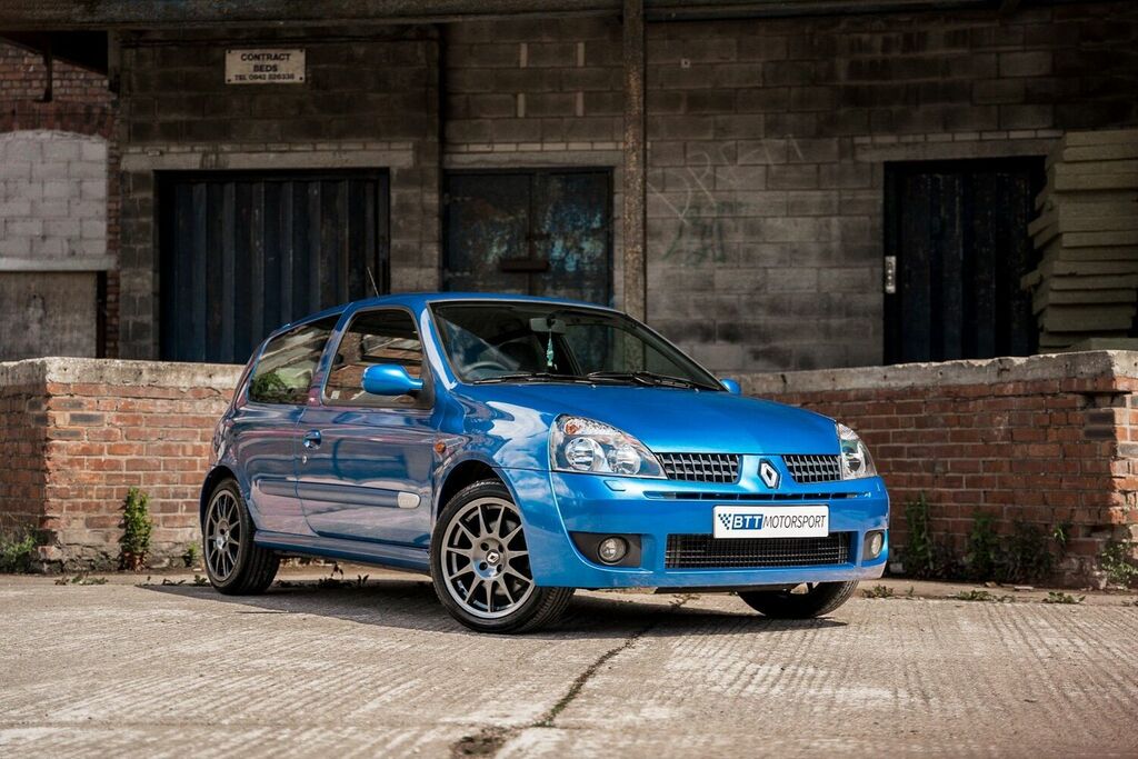 Compare Renault Clio Hatchback 2.0 16V Renaultsport Cup 200353 S80CUP Blue