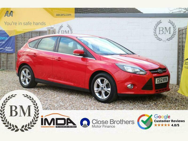 Compare Ford Focus 1.6 Zetec Powershift Euro CE12NYW Red
