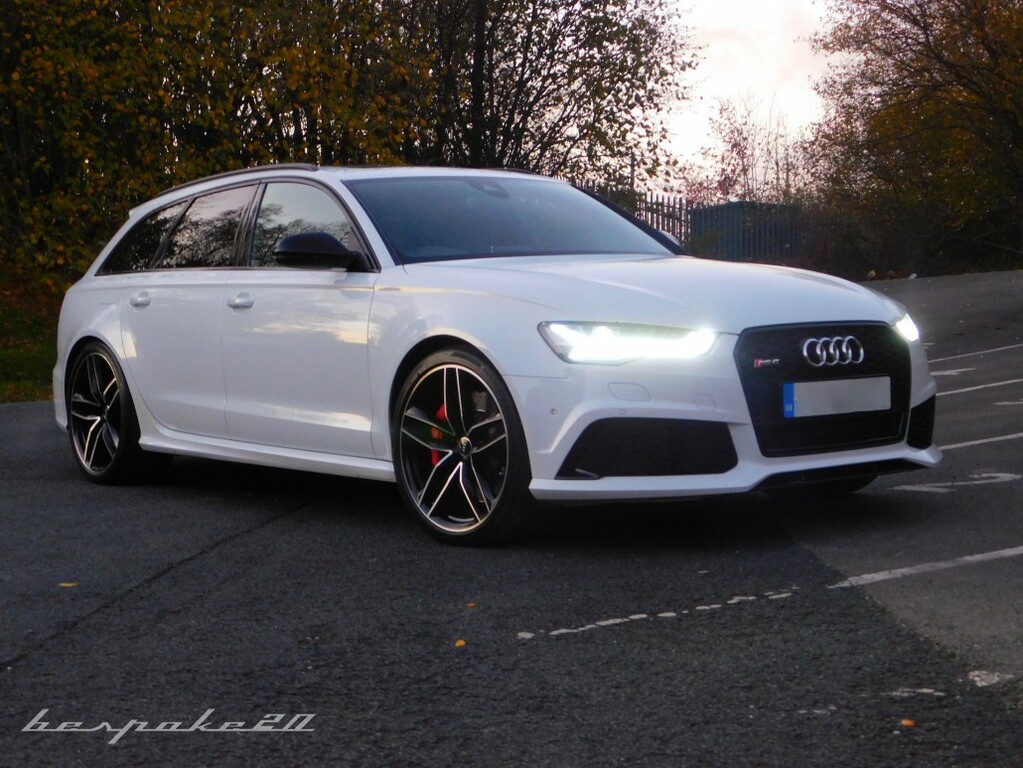 Compare Audi RS6 Avant Avant  White