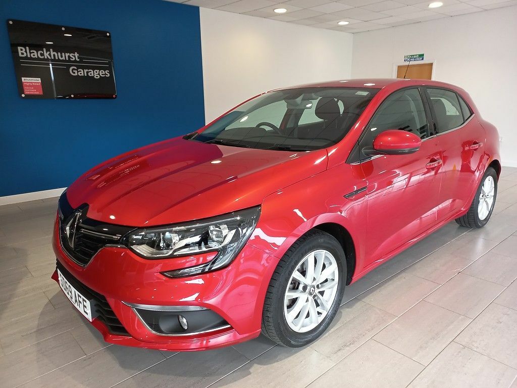 Compare Renault Megane Play 1.3 Tce 140Ps SD69AFE Red