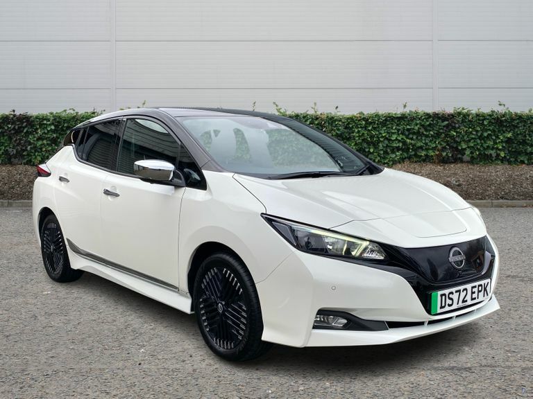 Compare Nissan Leaf Hat N-connecta 110Kw 39Kwh DS72EPK White