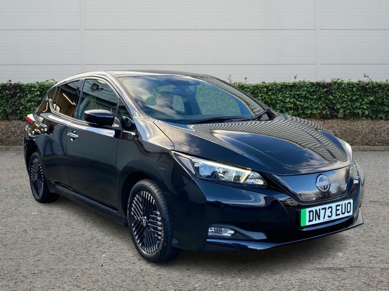 Compare Nissan Leaf Hat N-connecta 40Kw DN73EUO Black