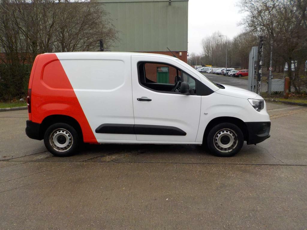 Compare Vauxhall Combo 1.5 Turbo D 2000 Edition L1 H1 Euro 6 Ss V020UJT White