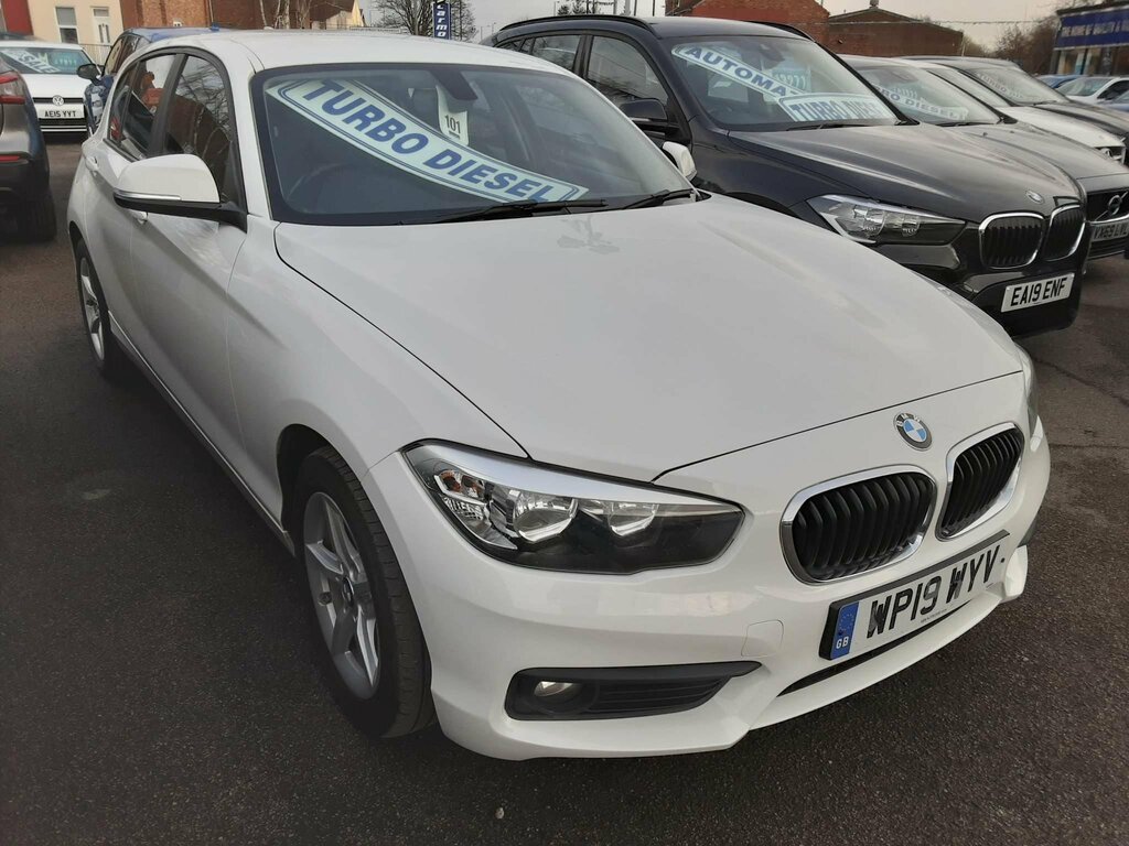 Compare BMW 1 Series 2.0 118D Se Euro 6 Ss WP19WYV White