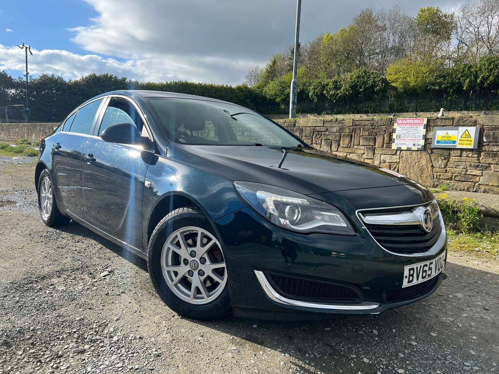 Compare Vauxhall Insignia  BV65VOO 