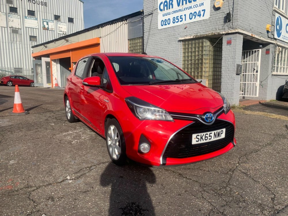 Compare Toyota Yaris 1.5 Vvt-h Excel E-cvt Euro 6 15In Alloy SK65NWP Red