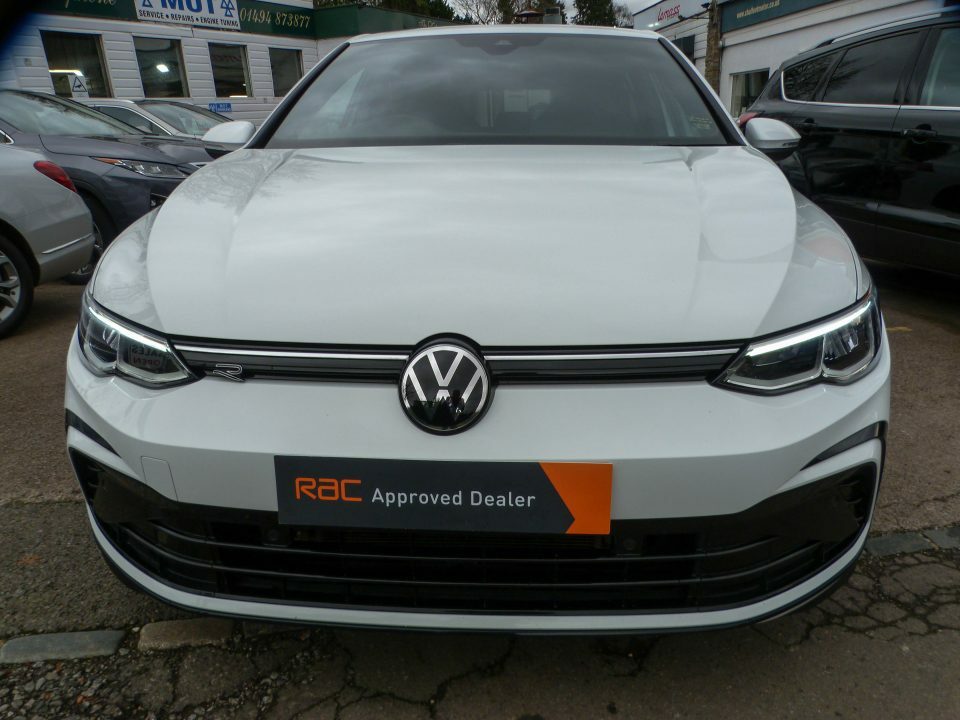 Compare Volkswagen Golf 1.5 Etsi Mhev R-line AF21XCK White