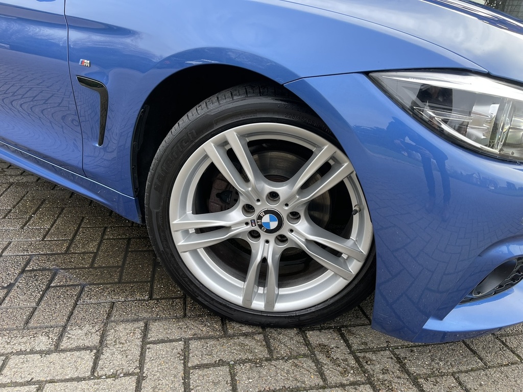 Compare BMW 4 Series 420D M Sport PE68EUJ Blue