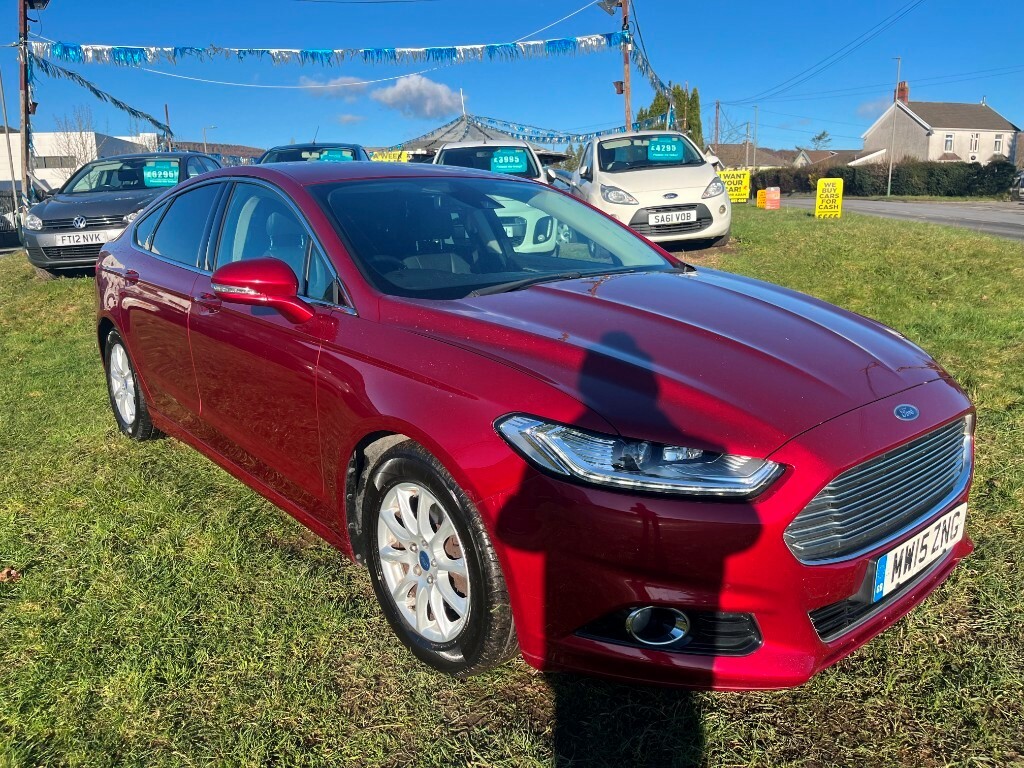 Compare Ford Mondeo Titanium Econetic Tdci MW15ZNG Red