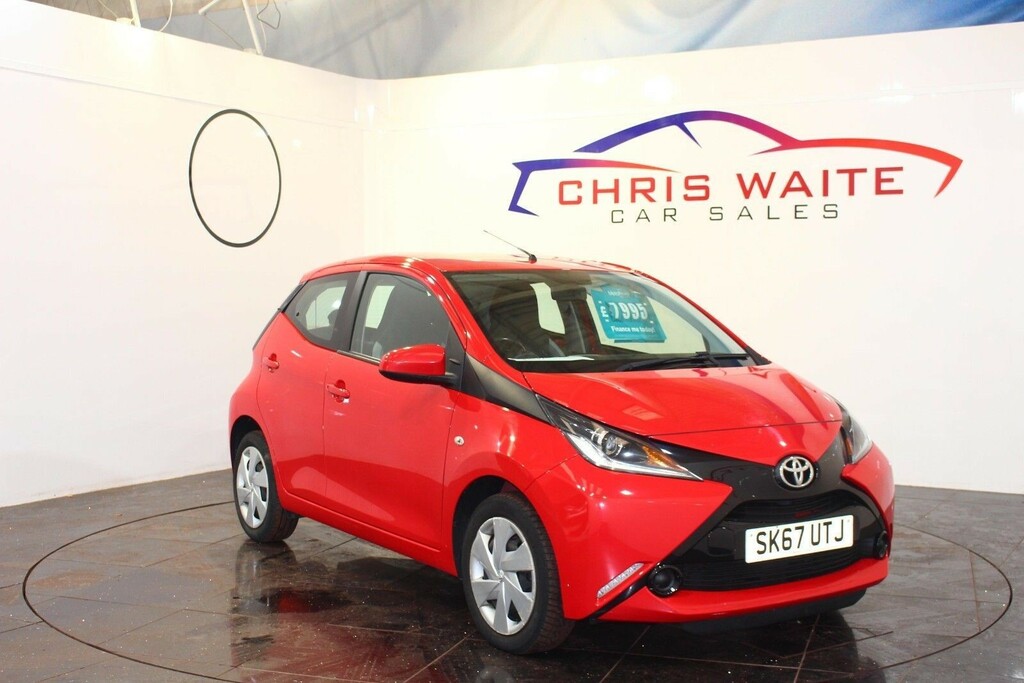 Compare Toyota Aygo Vvt-i X-play SK67UTJ Red