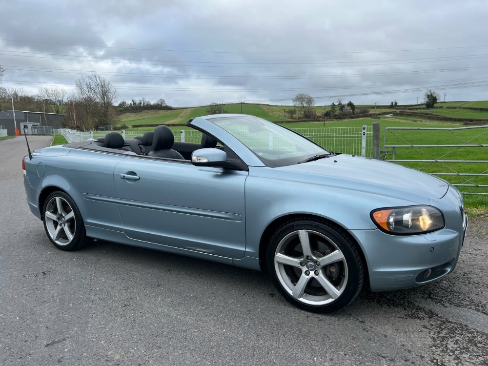 Compare Volvo C70 D5 Se Lux 2-Door 1 Previous Owner 10 Services LC09ULL Blue
