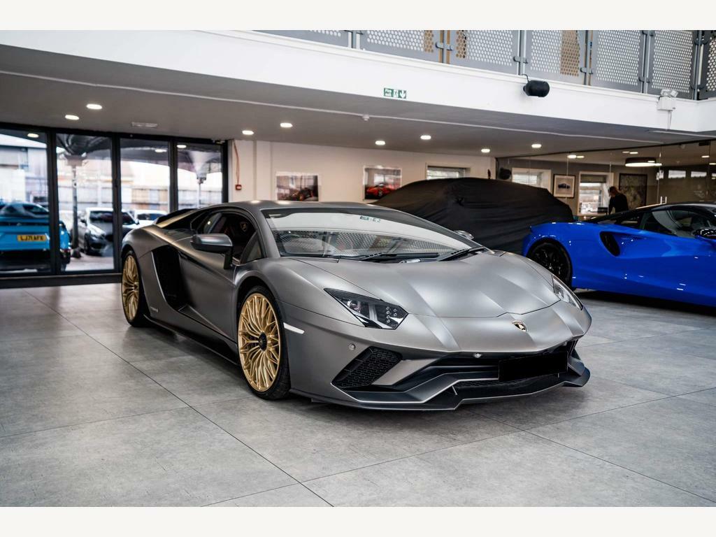 Lamborghini Aventador   #1