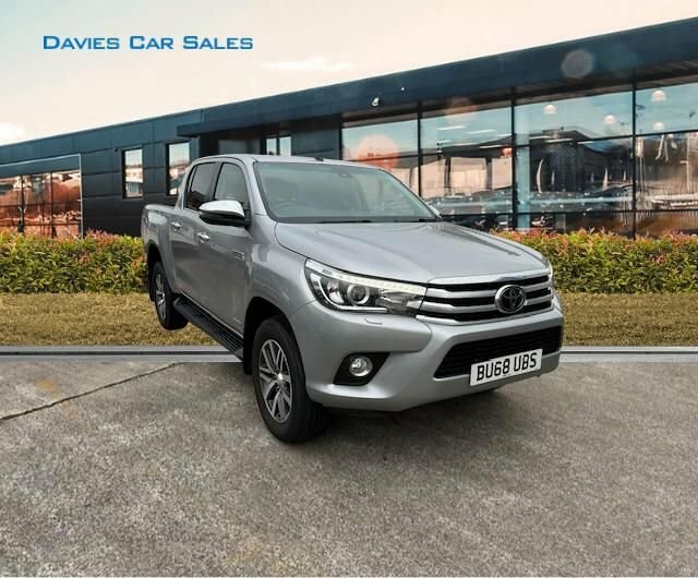 Compare Toyota HILUX 2.4 Invincible 4Wd D-4d Dcb 147 Bhp BU68UBS Silver