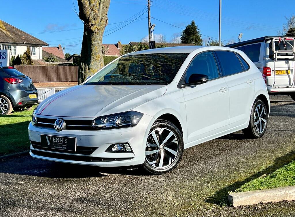 Compare Volkswagen Polo Hatchback 1.0 Tsi Beats 201968 ET68LTV Silver