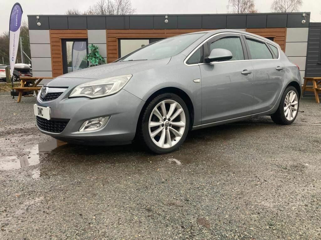 Compare Vauxhall Astra Hatchback PJ10ZZW Silver