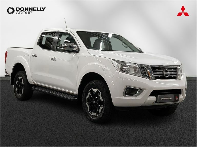 Compare Nissan Navara Doublecab Pickup N-connecta 2.3Dci 190 Tt 4Wd BW69WWE White