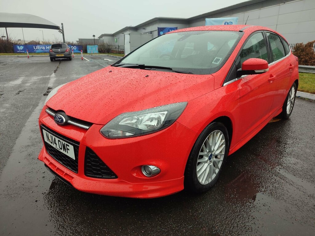 Compare Ford Focus 1.0L Zetec S Hatchback Euro 5 1 NJ14OWF Red
