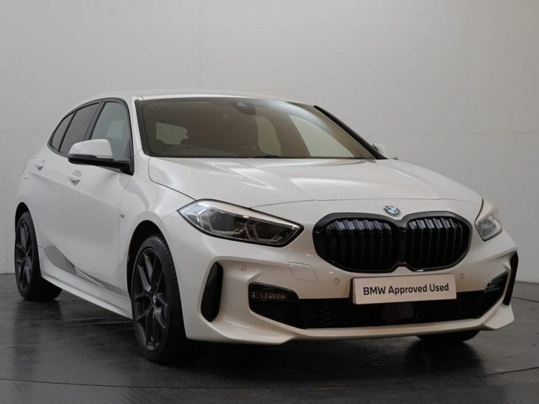 Compare BMW 1 Series 118I M Sport YE23OKG White