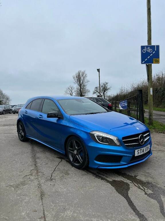 Compare Mercedes-Benz A Class A200 Cdi Blueefficiency Amg ST14VXW Blue