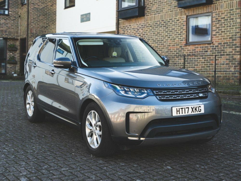 Compare Land Rover Discovery 3.0 Td6 Se HT17XKG Grey