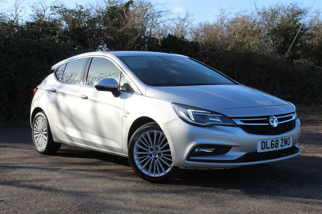 Compare Vauxhall Astra Hatchback DL68ZMO Silver