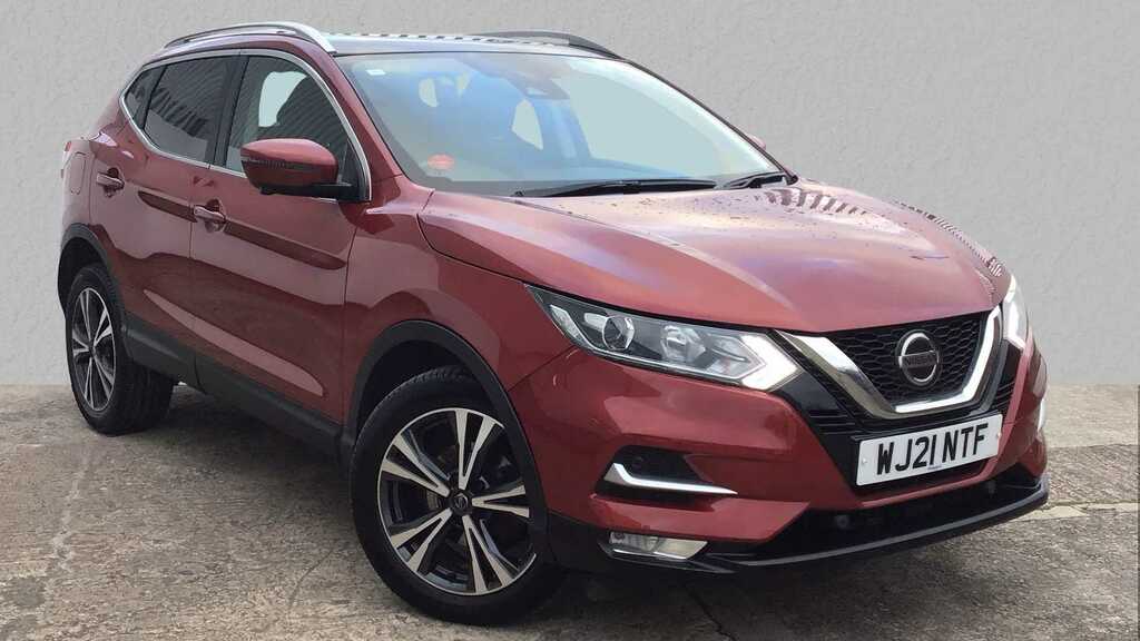 Compare Nissan Qashqai 1.3 Dig-t N-connecta Glass Roof Pack WJ21NTF Red