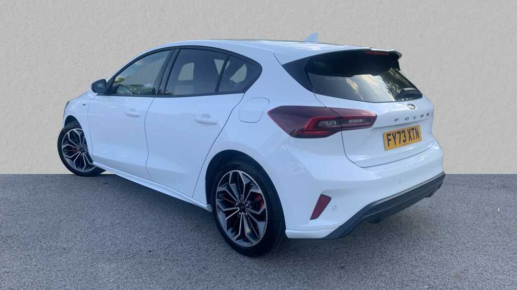 Compare Ford Focus 1.0 Ecoboost St-line X FY73XTN White