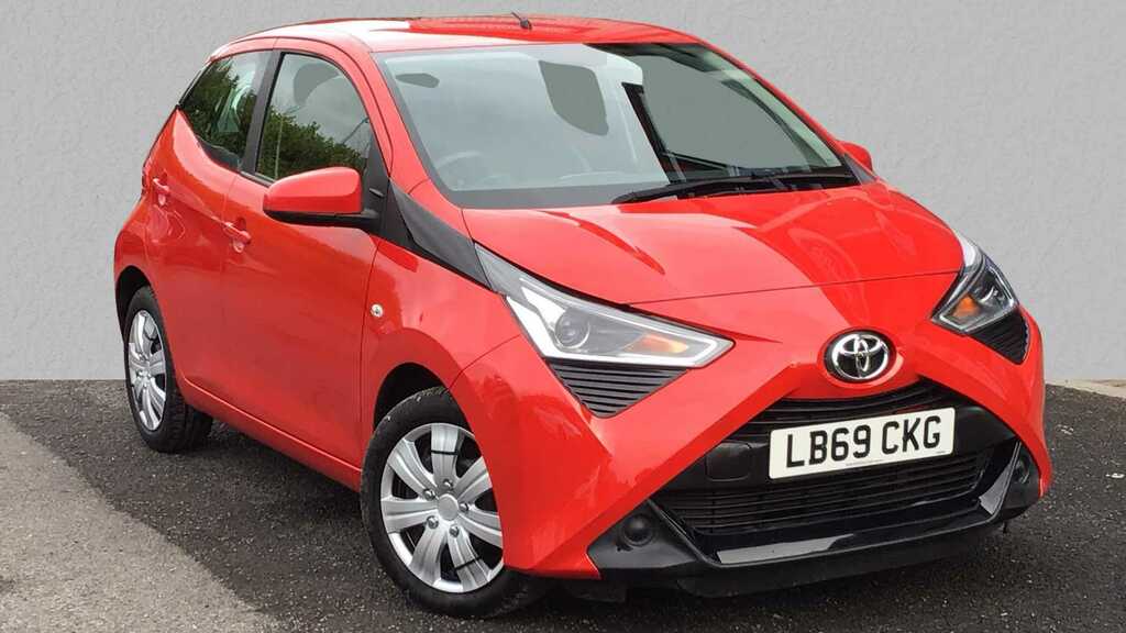 Compare Toyota Aygo 1.0 Vvt-i X-play X-shift LB69CKG Red