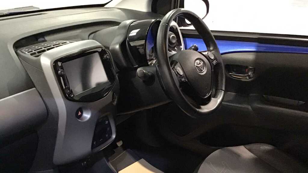 Compare Toyota Aygo 1.0 Vvt-i X-clusiv X-shift PE20WYY Blue
