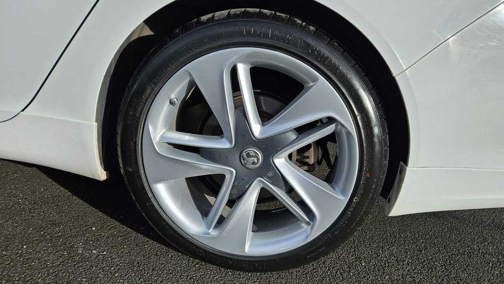 Compare Vauxhall Insignia 2.0 Cdti 170 Ecoflex Sri Vx-line Nav Ss BL67ODF White